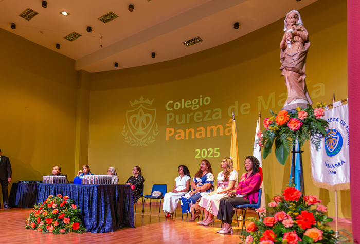 Ceremonia de Graduación de noveno grado del Colegio Pureza de María, 