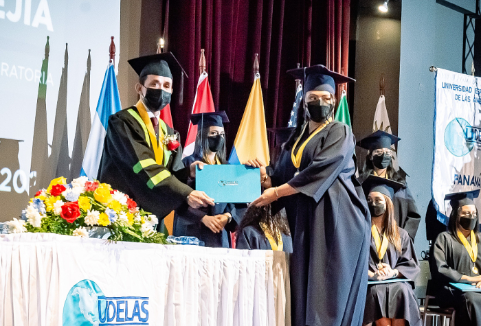 Graduación UDELAS 2022, Universitarios