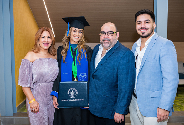Fotos Grupales Graduación Medicina UIP 2023, Graduandos, Universitarios