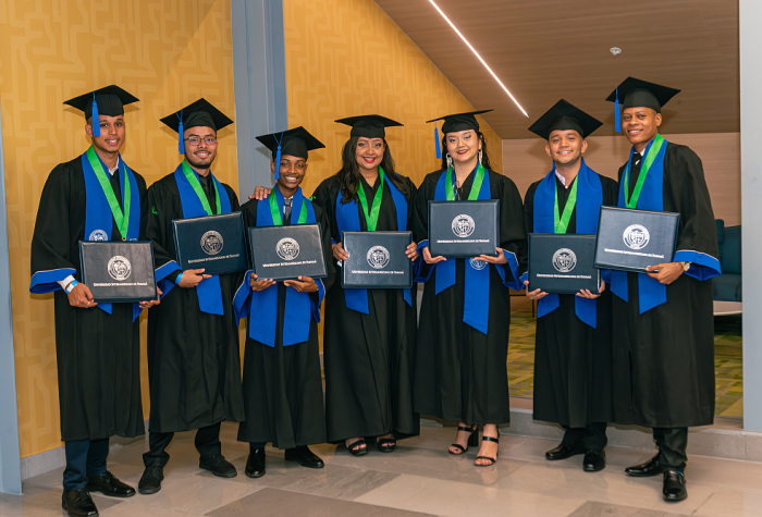 Fotos Familiares Ceremonia de graduación Universidad Interamericana de Panama - UIP 2023, 